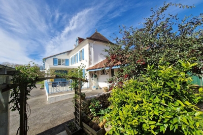 Maison à vendre terrain plus de 10 hectares 