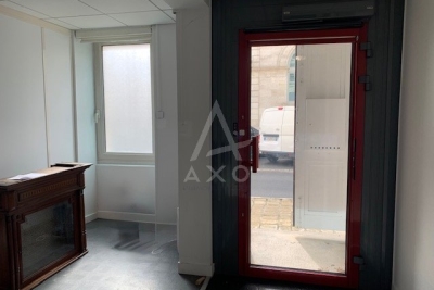 Commerce à louer à CHALAIS   - 90 m² 