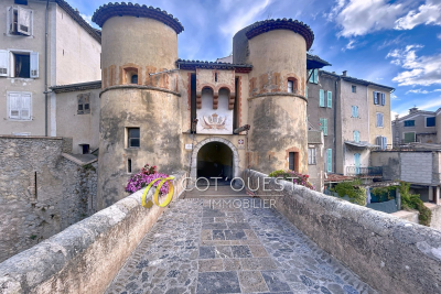 Appartement à vendre à ENTREVAUX  - 4 pièces - 142 m² 