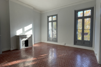 Commerce à louer à AIX-EN-PROVENCE Peripherie  - 169 m² 