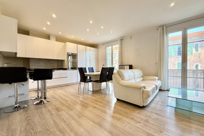 Appartement à vendre à MENTON Contes Sud-Village-Pointe - 3 pièces - 60 m² 