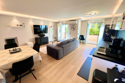 Appartement à vendre à CANNES Contes Sud-Village-Pointe - 3 pièces - 73 m² 