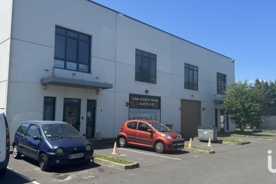 Bien à louer à BAILLY ROMAINVILLIERS   - 33 m² 