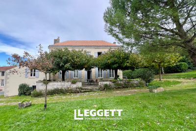 Maison à vendre à ST SAVINIEN  - 7 pièces - 131 m² 