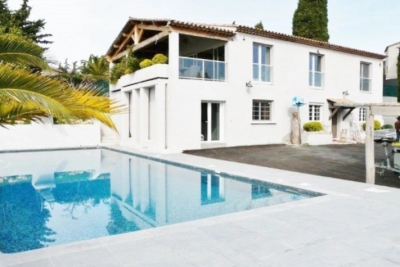 House to rent in MOUGINS  - 5 rooms - 230 m&sup2; 