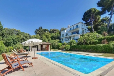 Maison à louer à CAP D'ANTIBES  - 7 pièces - 450 m² 