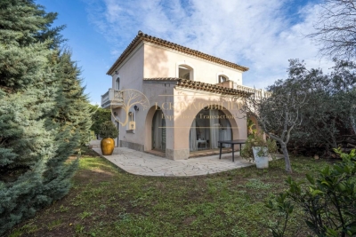 Maison à vendre à FRÉJUS Pierrefeu-du-Var - 6 pièces - 150 m² 
