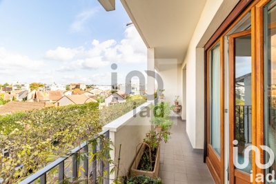 Appartement à vendre à ST MAUR DES FOSSES  - 5 pièces - 93 m² 