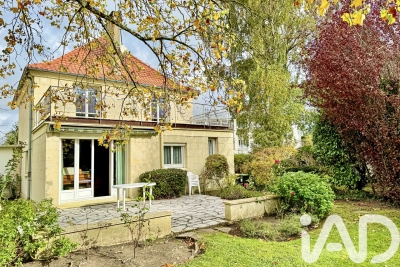 Maison à vendre à LA CELLE ST CLOUD  - 7 pièces - 139 m² 