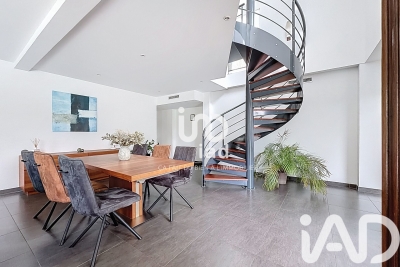 Maison à vendre piscine garages alarmes