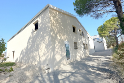 Commerce &agrave; louer &agrave; AIX-EN-PROVENCE Lanciers-Cyclamens - 1 pi&egrave;ces - 380 m&sup2; 