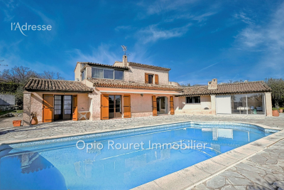 Maison à vendre à Chateauneuf-Grasse  - 6 pièces 181 m² 