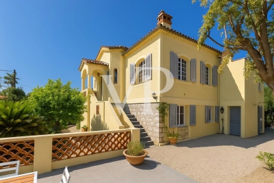 House for sale in CAGNES-SUR-MER Magagnosc  - 160 m² 