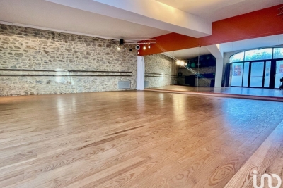 Commerce à vendre usage mixte