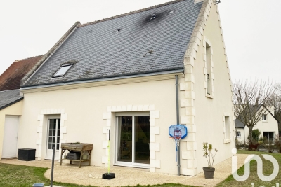 Maison à vendre à ST ANTOINE DU ROCHER  - 5 pièces - 102 m² 