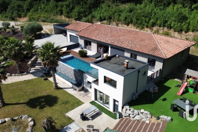 Maison à vendre à LES TOURRETTES  - 5 pièces - 158 m² 