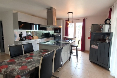 Maison à vendre maison village garage piscine 