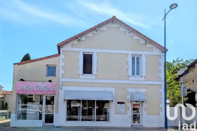 Maison à vendre à ST-SEURIN-SUR-L'ISLE Saint-Seurin-sur-l'Isle - 6 pièces - 210 m² 