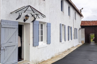 Maison à vendre à ECOYEUX  - 7 pièces - 197 m² 