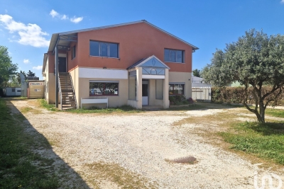 Commerce à vendre usage mixte