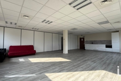 Bien à louer à VEUREY-VOROIZE   - 75 m² 