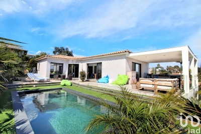 Maison à vendre à ST-AYGULF  - 4 pièces - 195 m² 