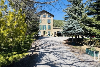 Maison à vendre à FORMIGUERES  - 13 pièces - 375 m² 