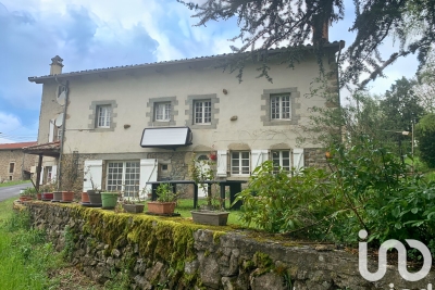 Maison à vendre à ST BONNET LE CHASTEL  - 6 pièces - 180 m² 