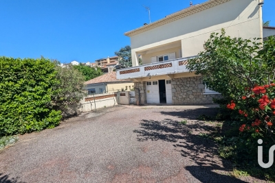 Maison à vendre petite maison au bord de l eau 