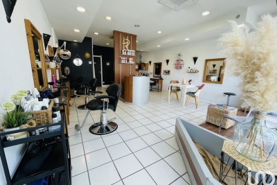 Commerce à vendre à LA RICHE   - 63 m² 