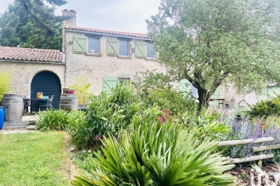 Maison à vendre à CHARRON  - 5 pièces - 228 m² 