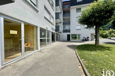 Commerce à vendre à JARRIE   - 66 m² 
