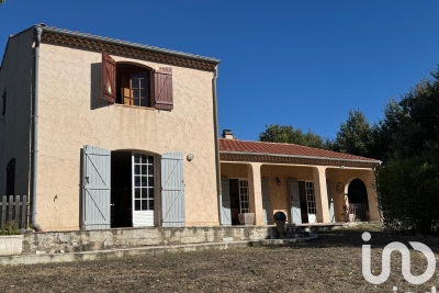 Maison à vendre à BAGNOLS-EN-FORÊT  - 6 pièces - 175 m² 