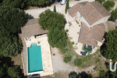 Maison à vendre maison village garage piscine 