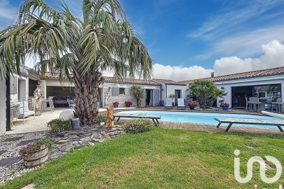 Maison à vendre à CHARRON  - 9 pièces - 222 m² 