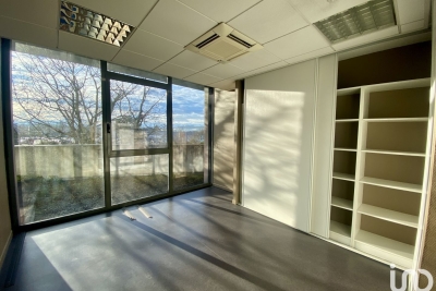 Bien à louer à LONS   - 200 m² 