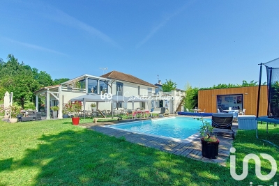 Maison à vendre à SATHONAY VILLAGE  - 10 pièces - 247 m² 