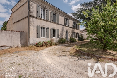 Maison à vendre à SURGERES  - 6 pièces - 225 m² 