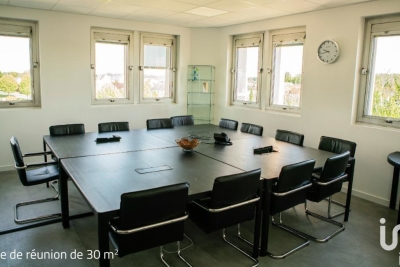 Bien à louer à LA VILLE AUX DAMES   - 80 m² 