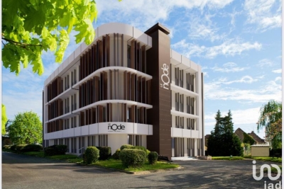 Bien à louer à LA VILLE AUX DAMES   - 726 m² 