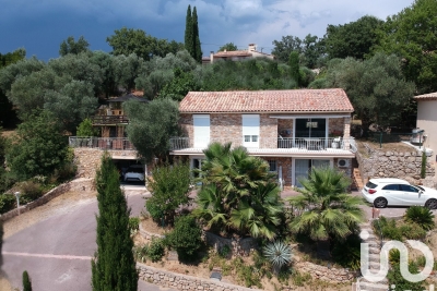 Maison à vendre à BAGNOLS-EN-FORÊT  - 6 pièces - 150 m² 