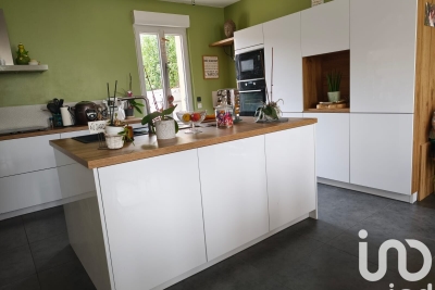 Maison à vendre à NOYANT Baumette (Zone Naturelle) - 7 pièces - 170 m² 