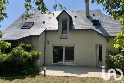 Maison à vendre à CHARENTILLY  - 9 pièces - 187 m² 