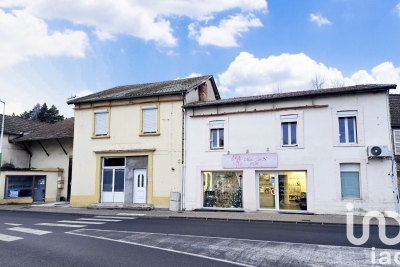 Bien à vendre à LIMONS   - 242 m² 