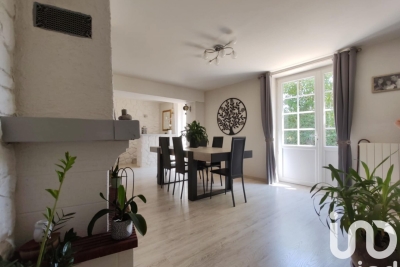 Maison à vendre à SURGERES  - 6 pièces - 155 m² 