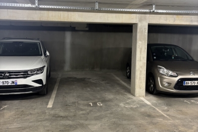 Parking/Garage à vendre à immobilier LE HAILLAN   - 11 m² 