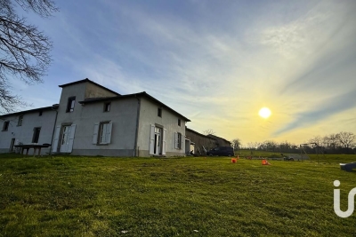 Maison à vendre à MIZERIEUX  - 7 pièces - 250 m² 