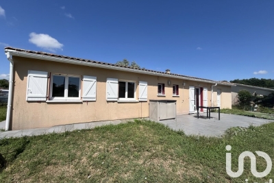 Maison à vendre petite maison au bord de l eau 