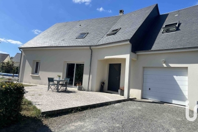 Maison à vendre à AZAY LE RIDEAU  - 8 pièces - 182 m² 