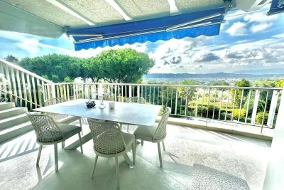 Appartement à louer à CAP D'ANTIBES  - 5 pièces - 120 m² 